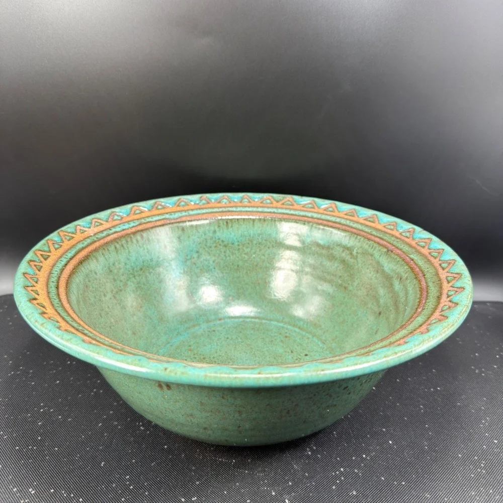 Viana Studio Pottery Green Glaze Speckled Serving Bowl Dish Signed 10.5‎ Inch